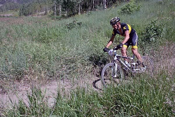 Lance Armstrong (Mellow Johnny's / Livestrong) on his way to a win