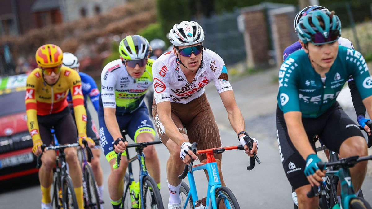 Belgian Lawrence Naesen (C) of AG2R Citroen competes during the 86th edition of the men&#039;s event &quot;La Fleche Wallonne&quot;, a 194,2 km one day cycling race