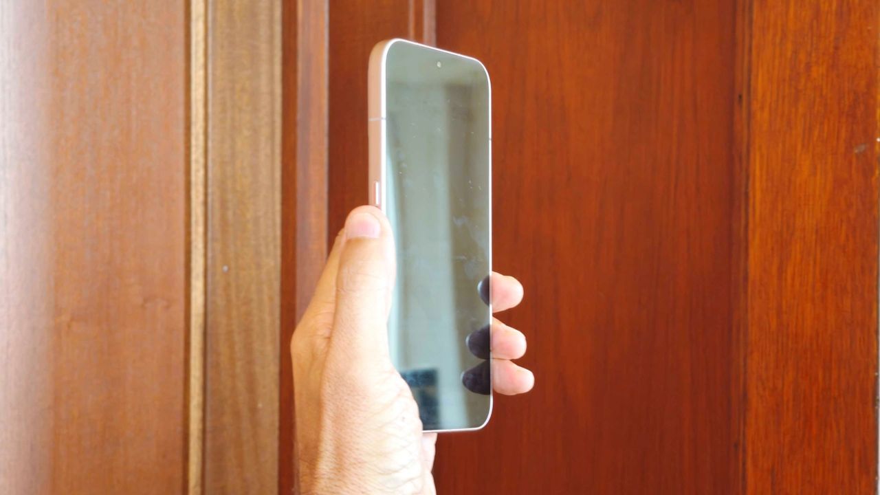 The Xiaomi 18 Pro privacy display