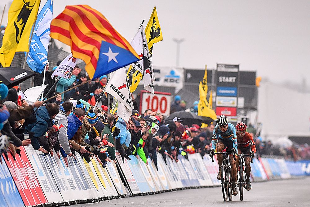 Wout Van Aert leads Lars van der Haar going into the finale