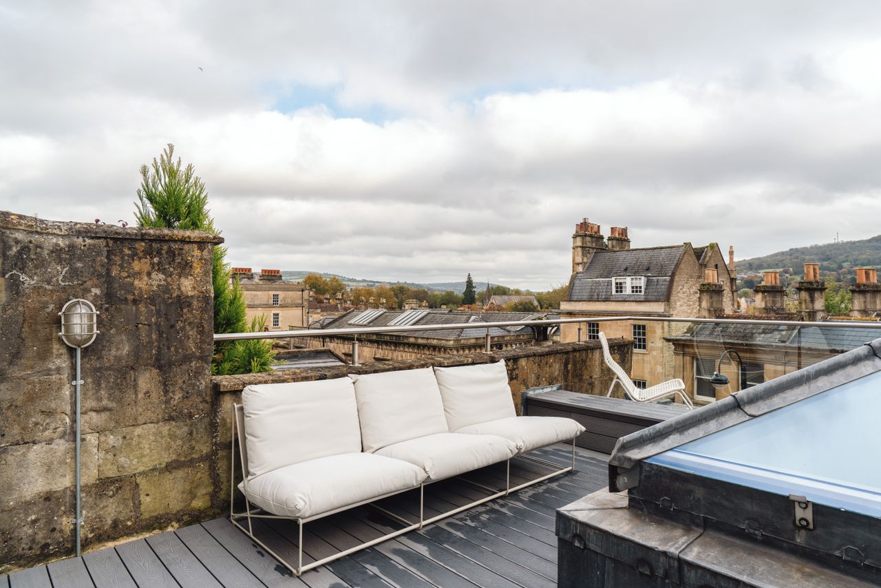 Photographs of the exterior and interior of 12 The Paragon in Bath