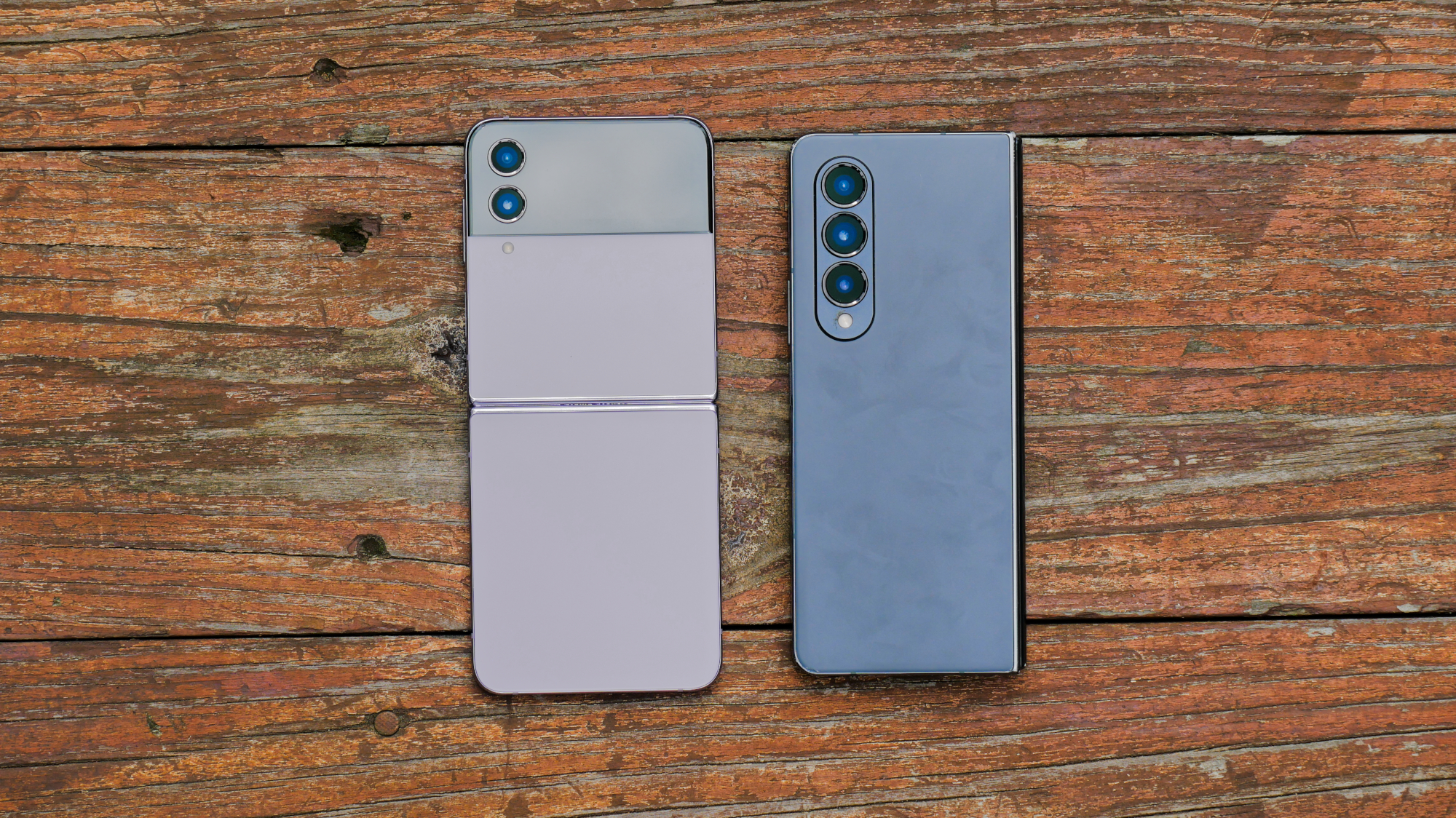 Samsung Galaxy Z Flip 4 versus Samsung Galaxy Fold 4.