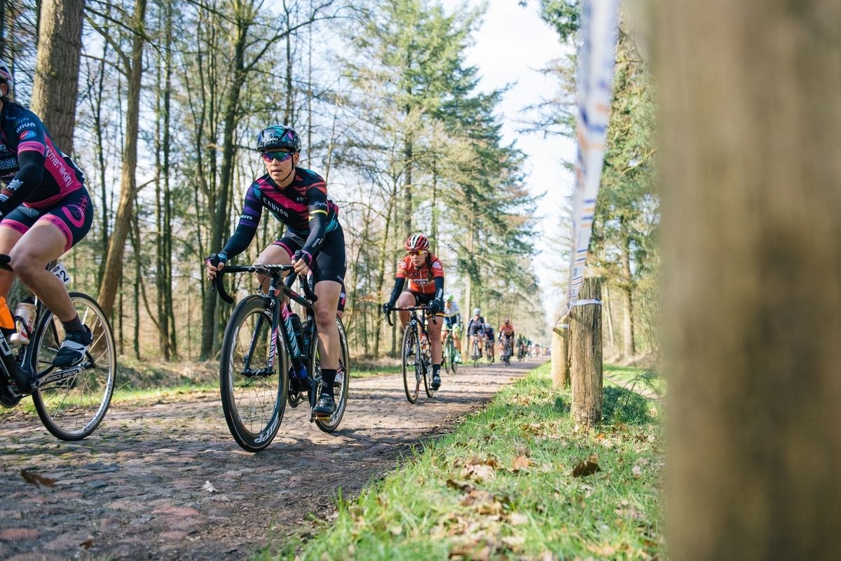 Tiff Cromwell (Canyon//SRAM) on the cobbles