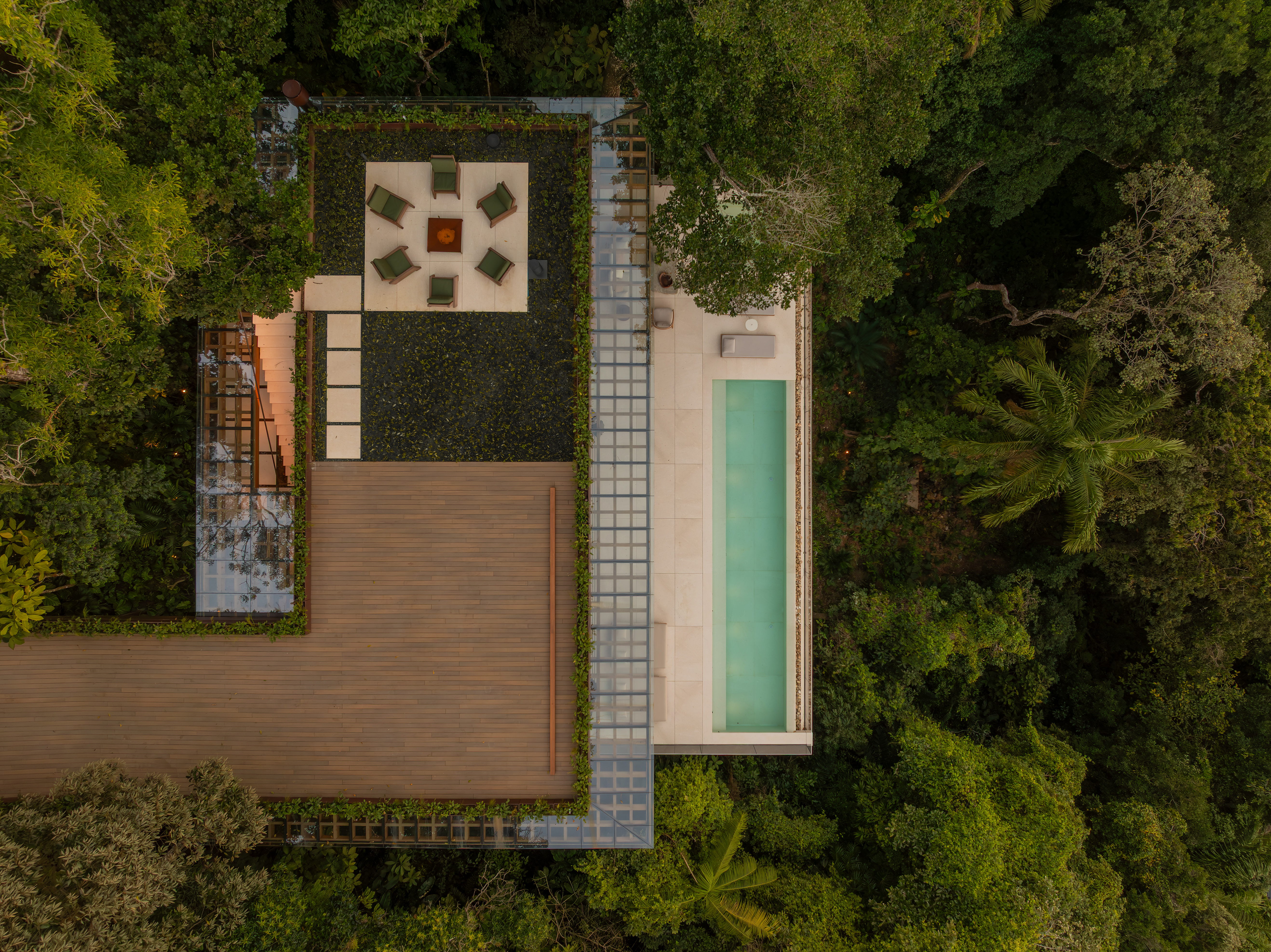 ES House