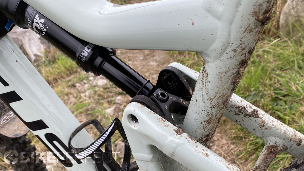 A close up of the Focus Jam 6.9 trail bike suspension system