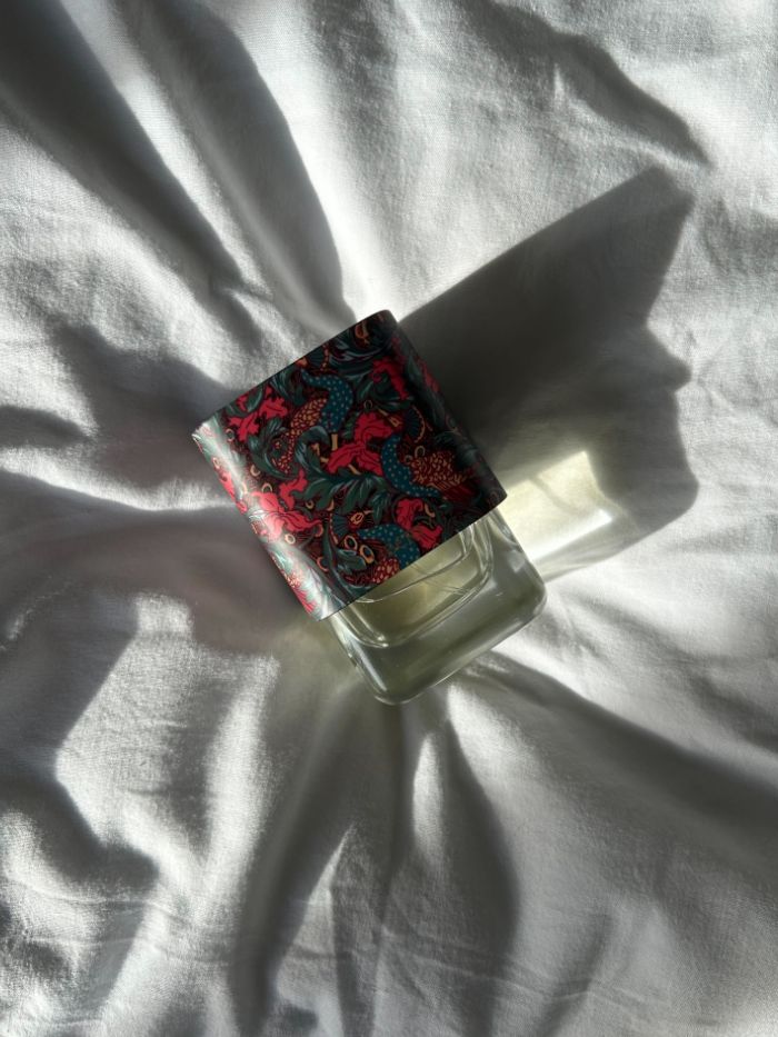 LBTY Zephirine shot in the sunlight on a white bedsheet