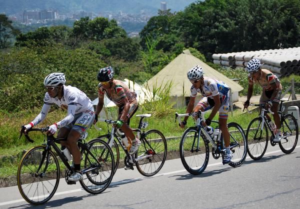 Gregorio Ladino (Boyaca Orgullo de America) leads a group behind the leaders en route to 45th place.
