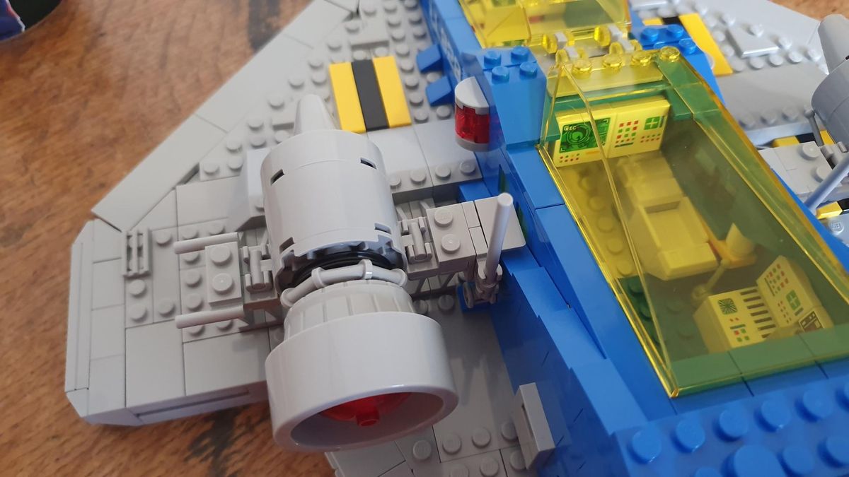 Lego Icons Galaxy Explorer 10497 engine