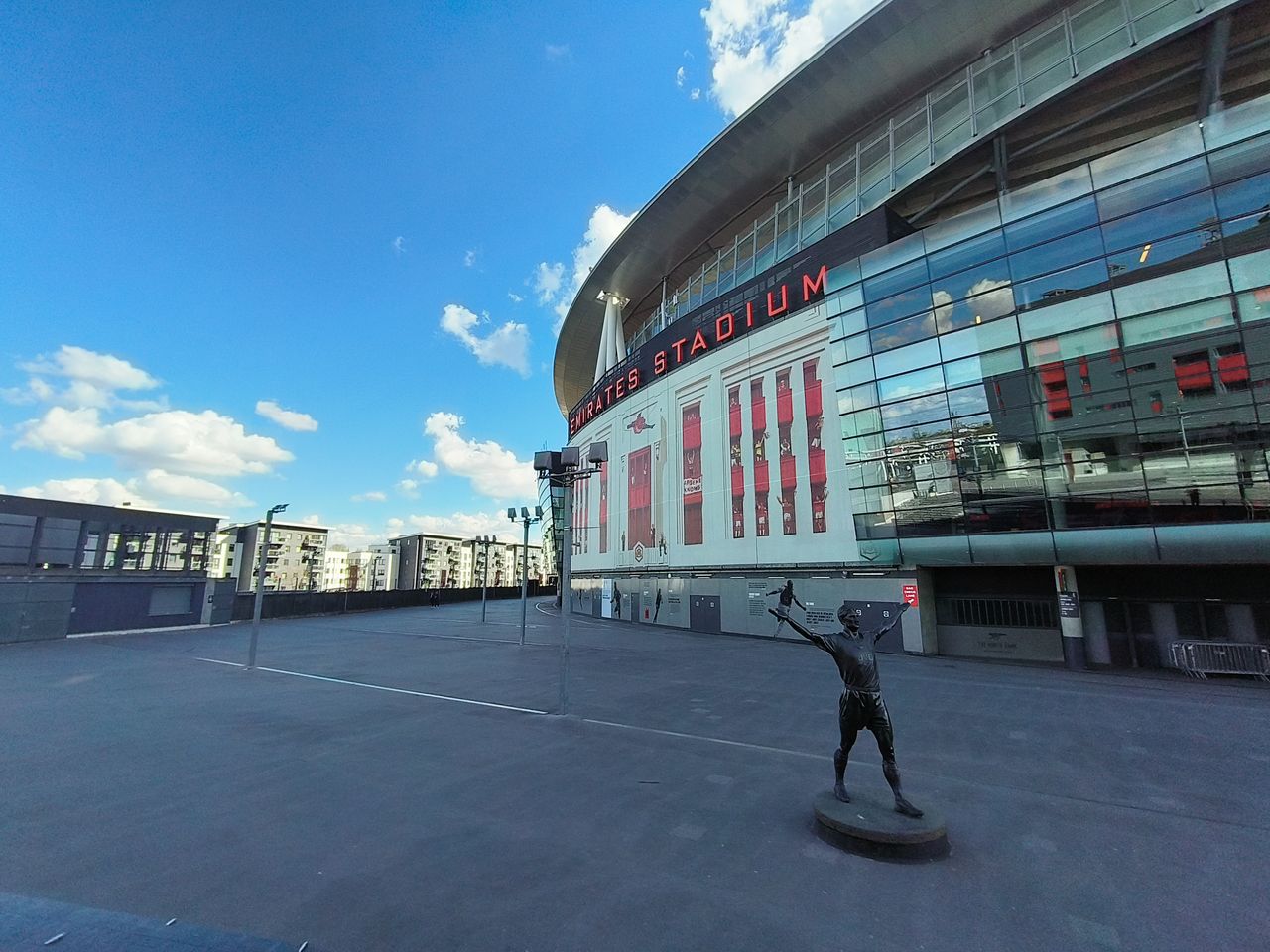 Arsenal Stadium OPPO Find N2 Flip camera