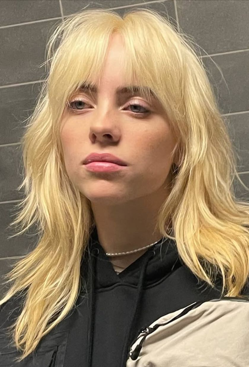 @billieeilish shows torn bangs
