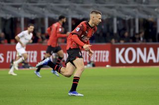 Francesco Camarda in action for AC Milan on his Serie A debut against Fiorentina in November 2023.