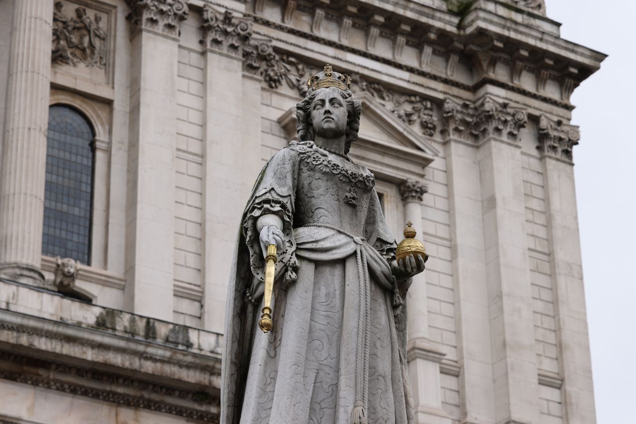 Statue outside St Paul's Cathedral
