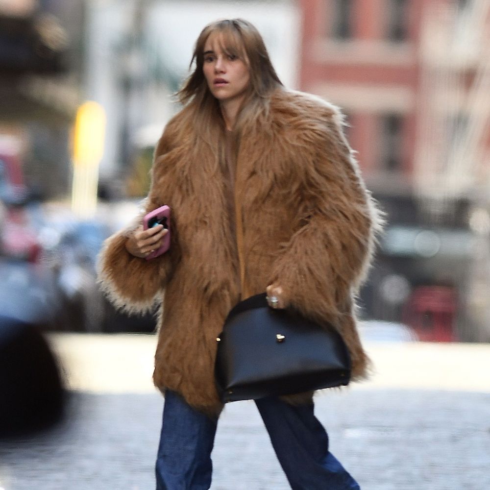 Suki Waterhouse Just Wore So Many Key 2025 Trends With Her Favourite Anti-Skinny Jeans
