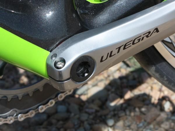 The non-driveside crank uses Shimano's familiar pinch-bolt attachment method.