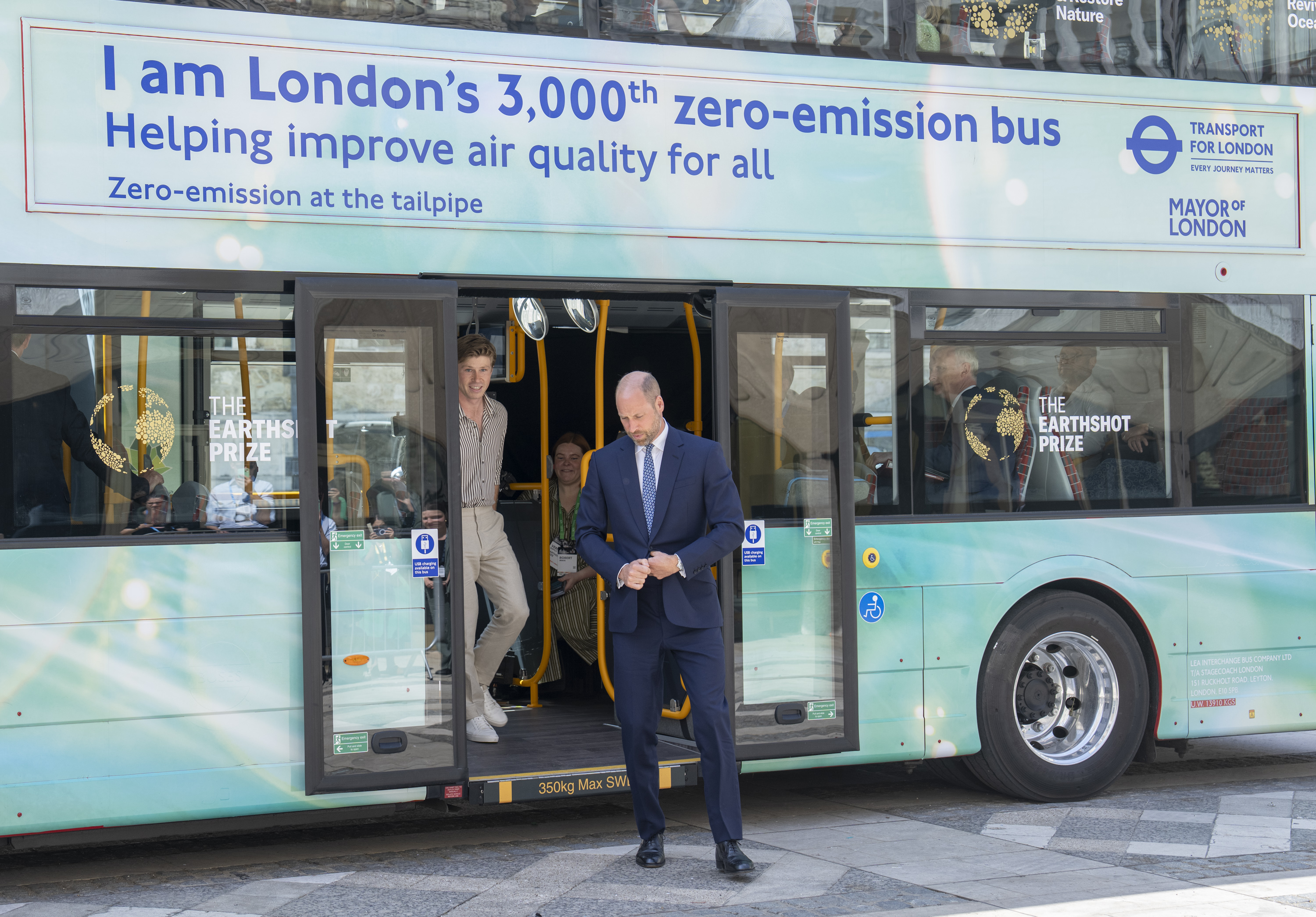 Prince William and Robert Irwin getting off a bus