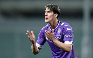 Arsenal Transfer News Ac Milan And Atletico Madrid Challenge Gunners For Fiorentina S Dusan Vlahovic Fourfourtwo