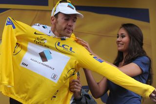 Yellow jersey of overall leader French cycling team AG2RLa Mondiale ALMs Rinaldo Nocentini puts on his jersey on the podium on July 17 2009 at the end of the 200 km and thirteenth stage of the 2009 Tour de France cycling race run between Vittel and Colmar Swiss cycling team Cervelo CTTs Heinrich Haussler of Germany won ahead of Spanish cycling team EuskatelEuskadi Euss Amets Txurruka of Spain and French cycling team Agritubels Brice Feillu of France AFP PHOTO PASCAL PAVANI Photo credit should read PASCAL PAVANIAFP via Getty Images