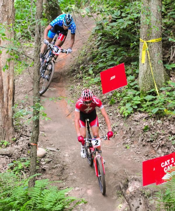 Todd Wells (Specialized) leads Jeremy Horgan-Kobelski down into Fern Valley.