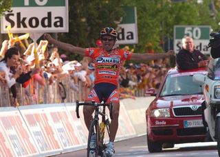 Luis Felipe Laverde (Ceramica Panaria-Navigare) takes his second career Giro stage.