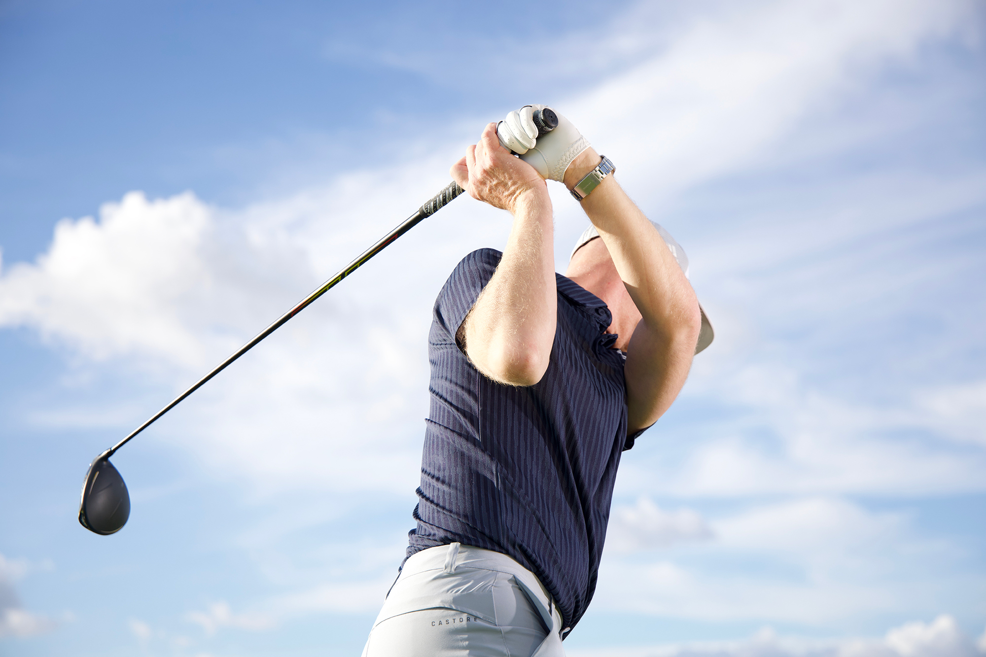 Ged Walters demonstrating the incorrect trail arm position, with a common mistake where the trail arm is overly bent and the wrist angles have been lost at the top of the backswing