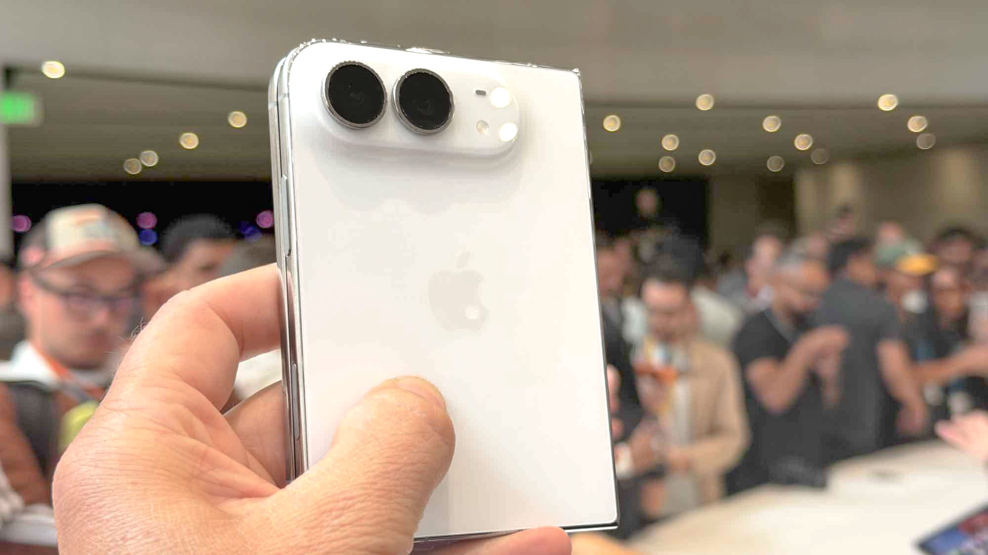 iPhone Duo hands on