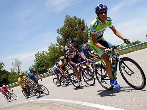 The peloton at speed.