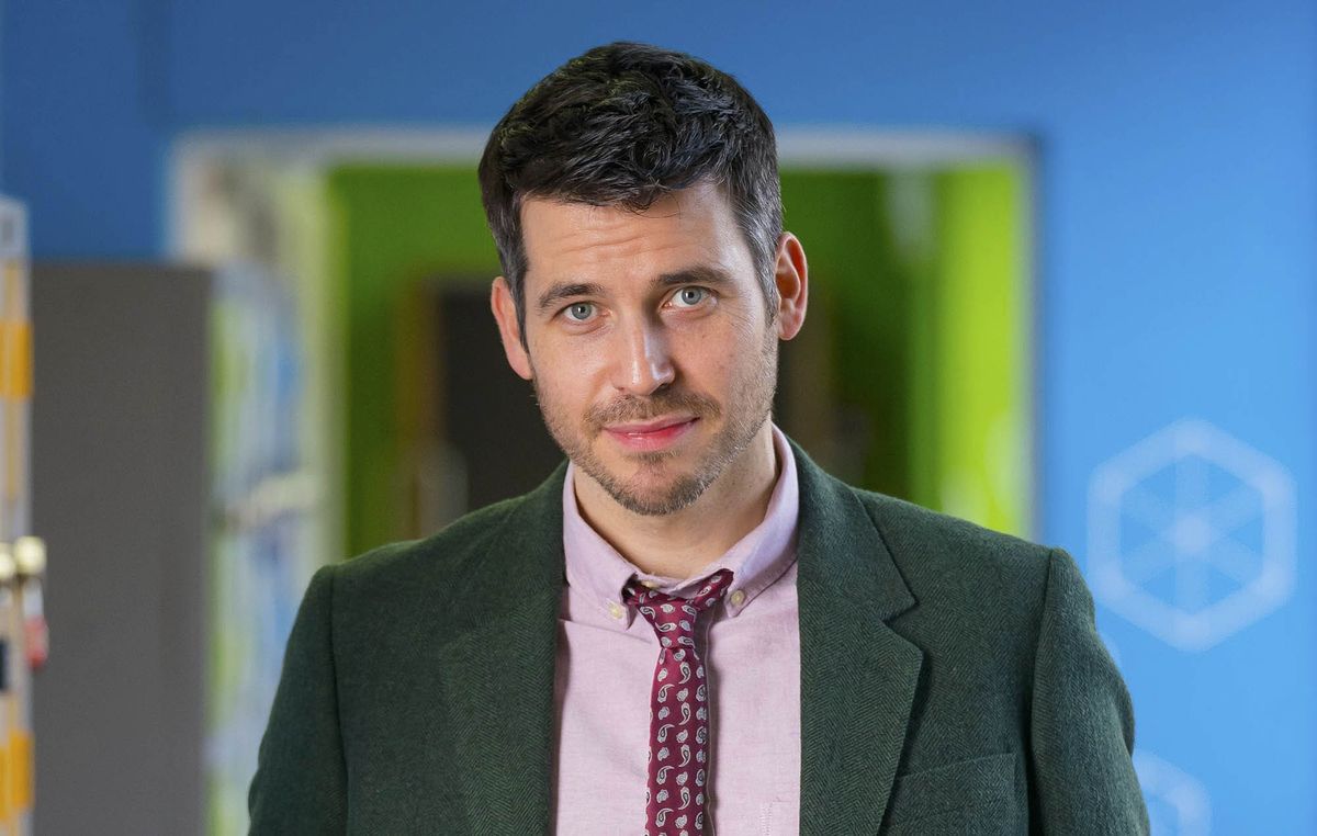 Deputy Head Martin Evershed (Robert James-Collier)