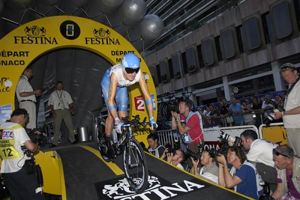 Bradley Wiggins (Garmin-Slipstream) starts the opening 15.5km time trial.