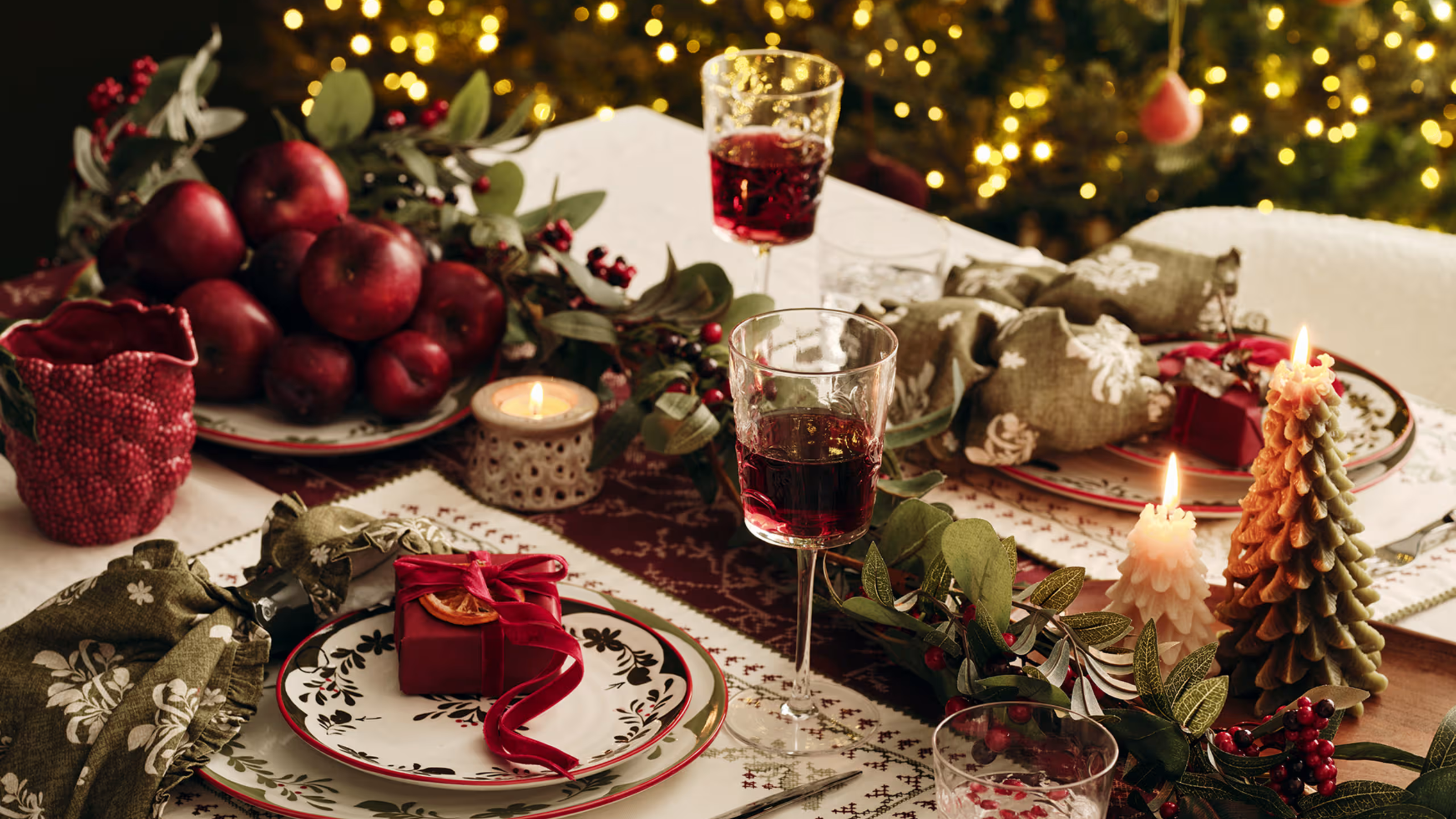 M&amp;S Bramble Jug on a Christmas table.