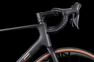 Cube Attain C:62 SLT road bike detail