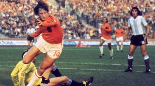 Dutch midfielder Johann Cruyff dribbles past Argentinian goalkeeper Daniel Carnevali on his way to scoring a goal during the World Cup quarterfinal soccer match between the Netherlands and Argentina on June, 26, 1974 in Gelsenkirchen. Cruyff scored two goals to help the Netherlands defeat Argentina 4-0. AFP PHOTO (Photo credit should read STF/AFP via Getty Images)