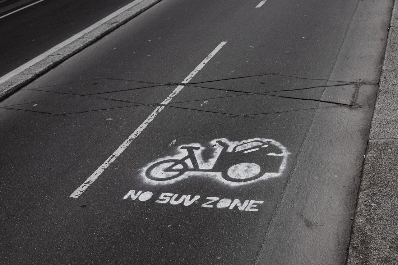 road painted with &#039;no SUV zone&#039;