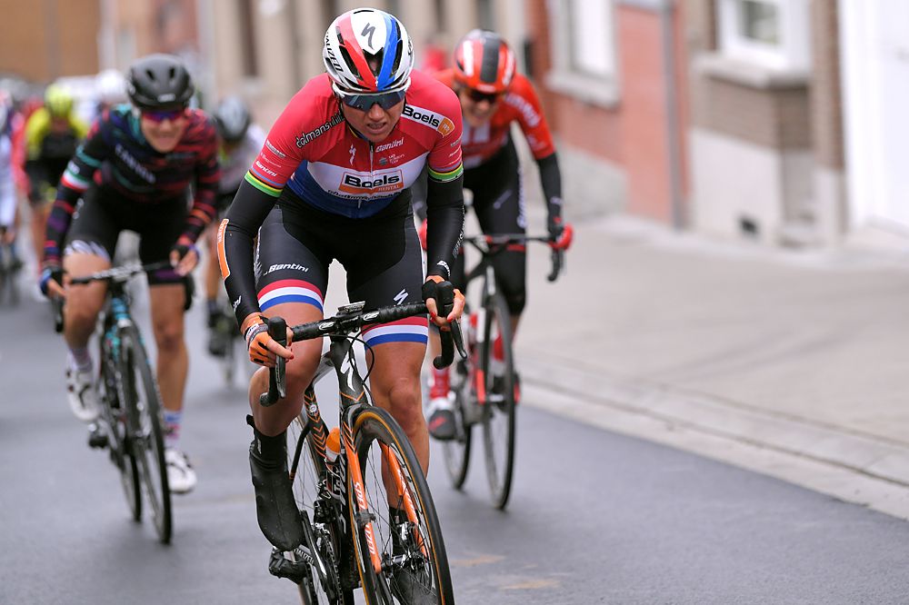 Chantal Blaak (Boels Dolmans) attacks the lead group to win Omloop Het Nieuwsblad