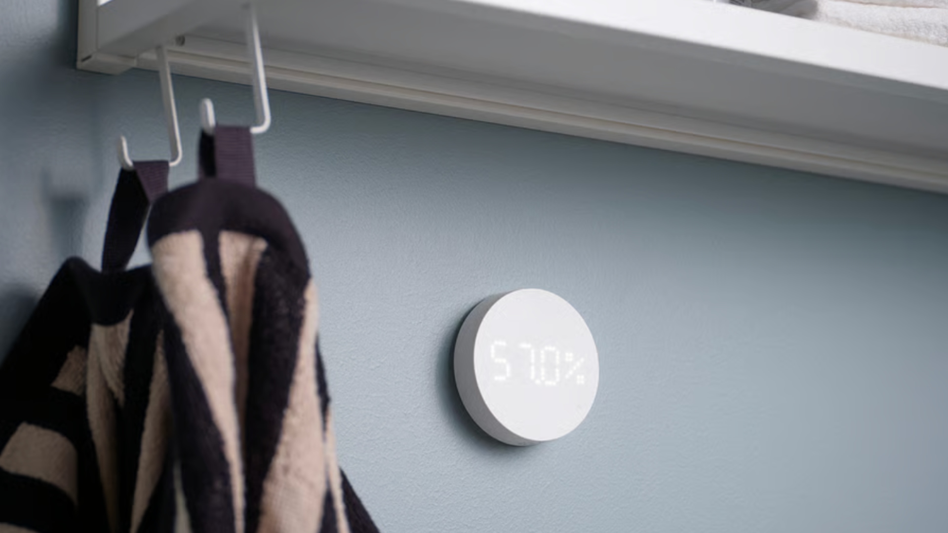The IKEA TIMMERFLOTTE device on a wall