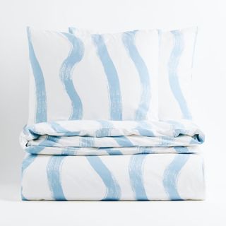 Blue wavy patterned bedding set