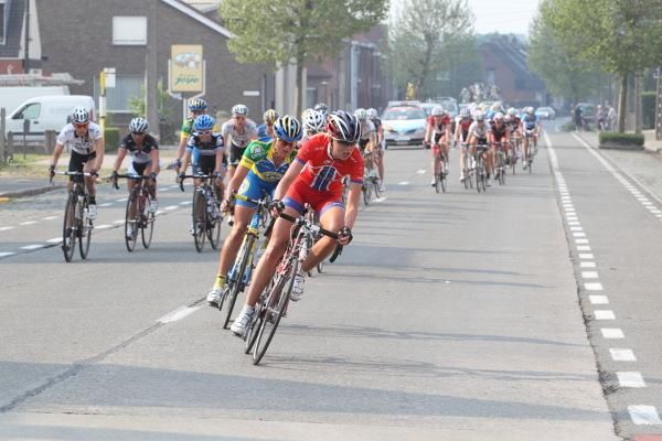 A large group, including the sprinters, chased Neben