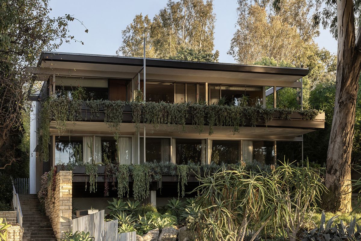 Kambara House’s contemporary Los Angeles interior is set within a Richard Neutra design