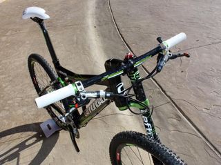 Flat bars are standard equipment on the Scalpel Ultimate and 1 in keeping with their for-racing-only personalities.