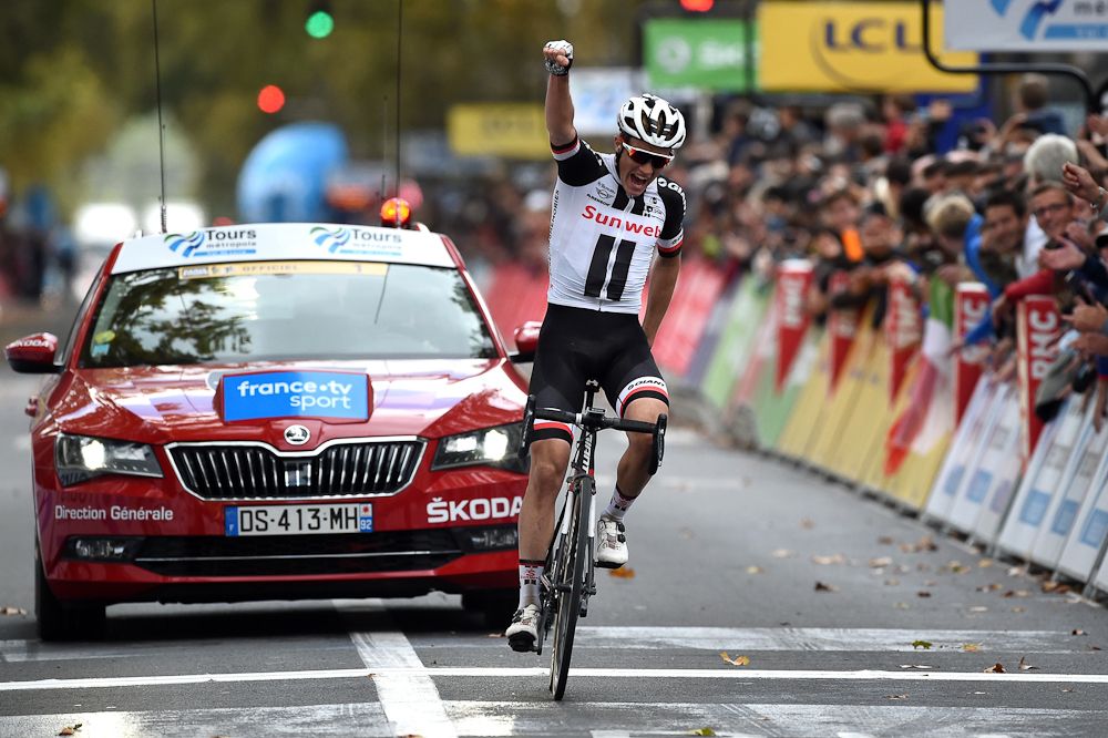 Soren Kragh Anderson wins the 2018 Paris-Tours