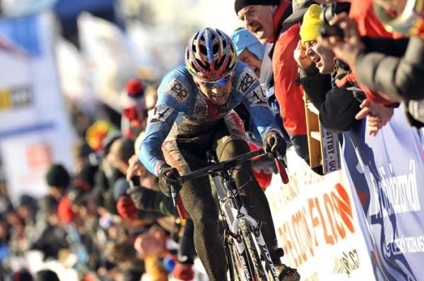 Stybar gives it everything he has en route to the world title