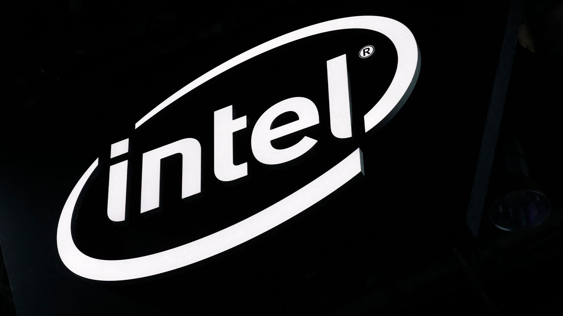 Intel to expand European chip production with €5bn Ireland investment
