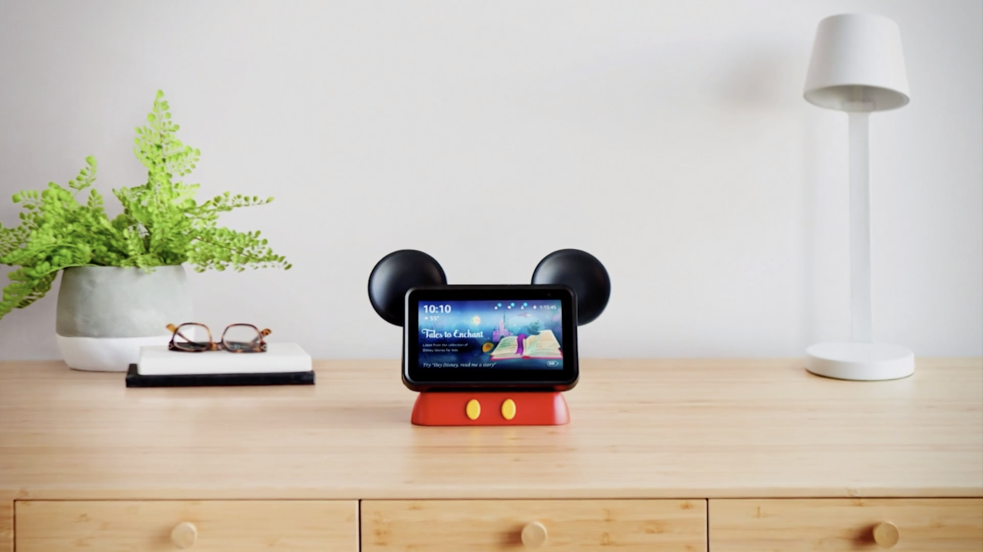 Mickey Inspired Stand in Echo Show 5在Amazon事件中显示