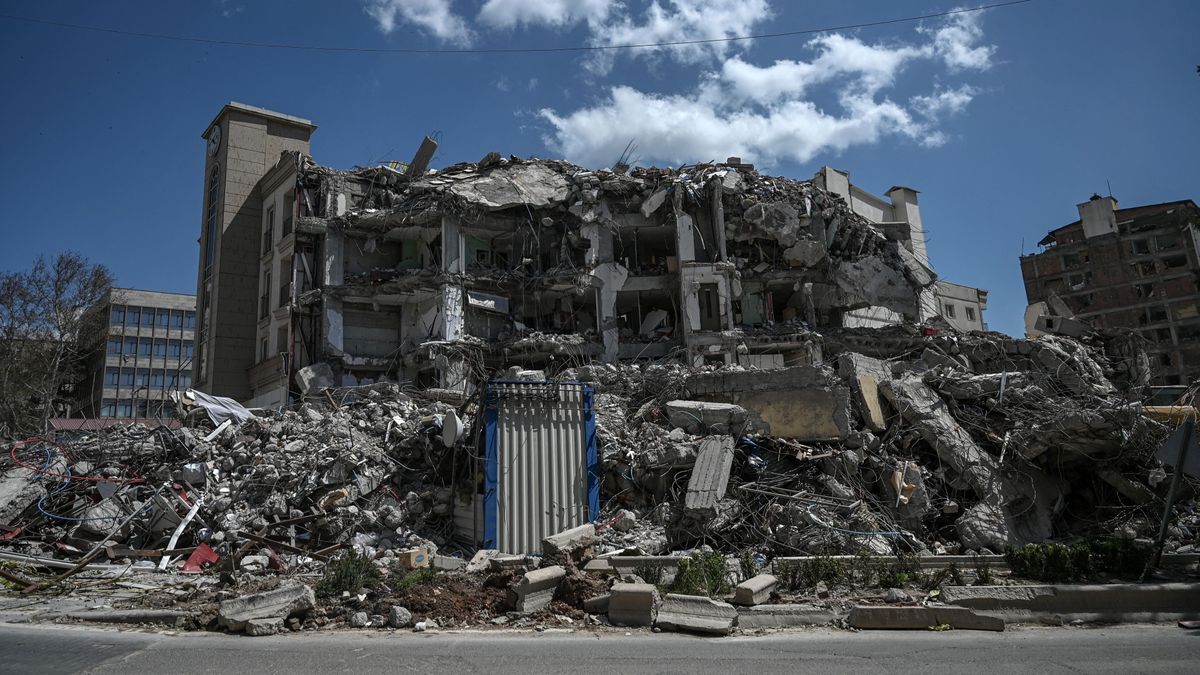 Predicting earthquakes is currently impossible. GPS data could help ...