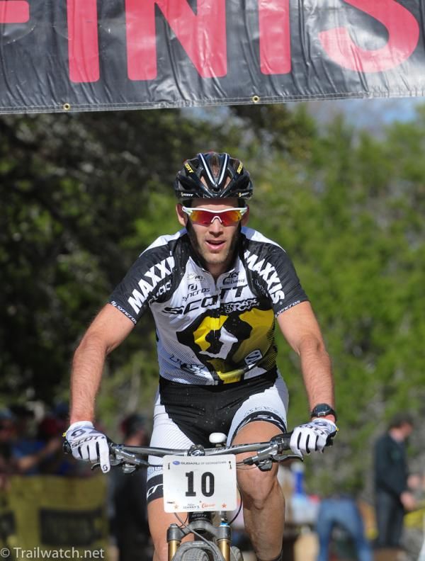Geoff Kabush (3Rox Racing) takes second place