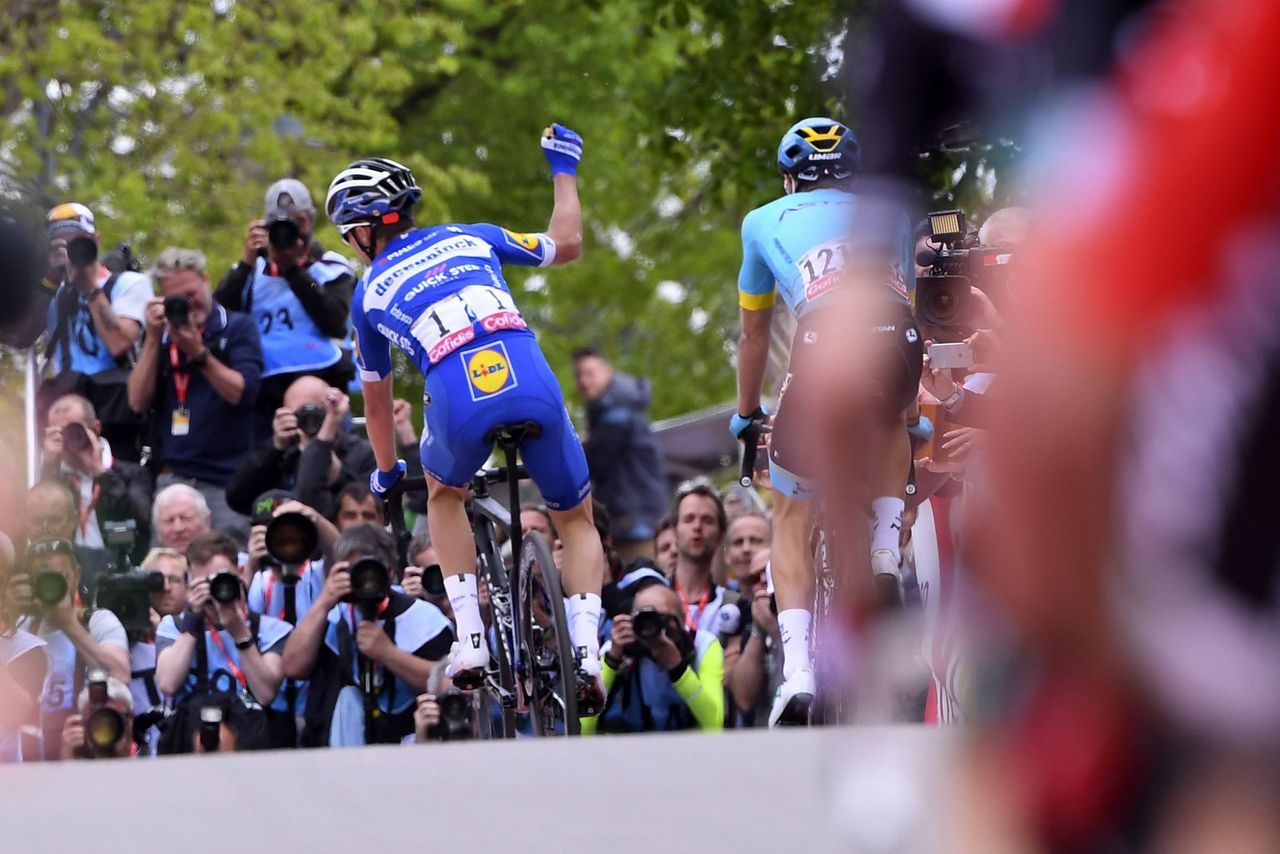 Julian Alaphilippe (Deceuninck-QuickStep) beats Jakob Fuglsang (Astana) to win Fleche Wallonne.