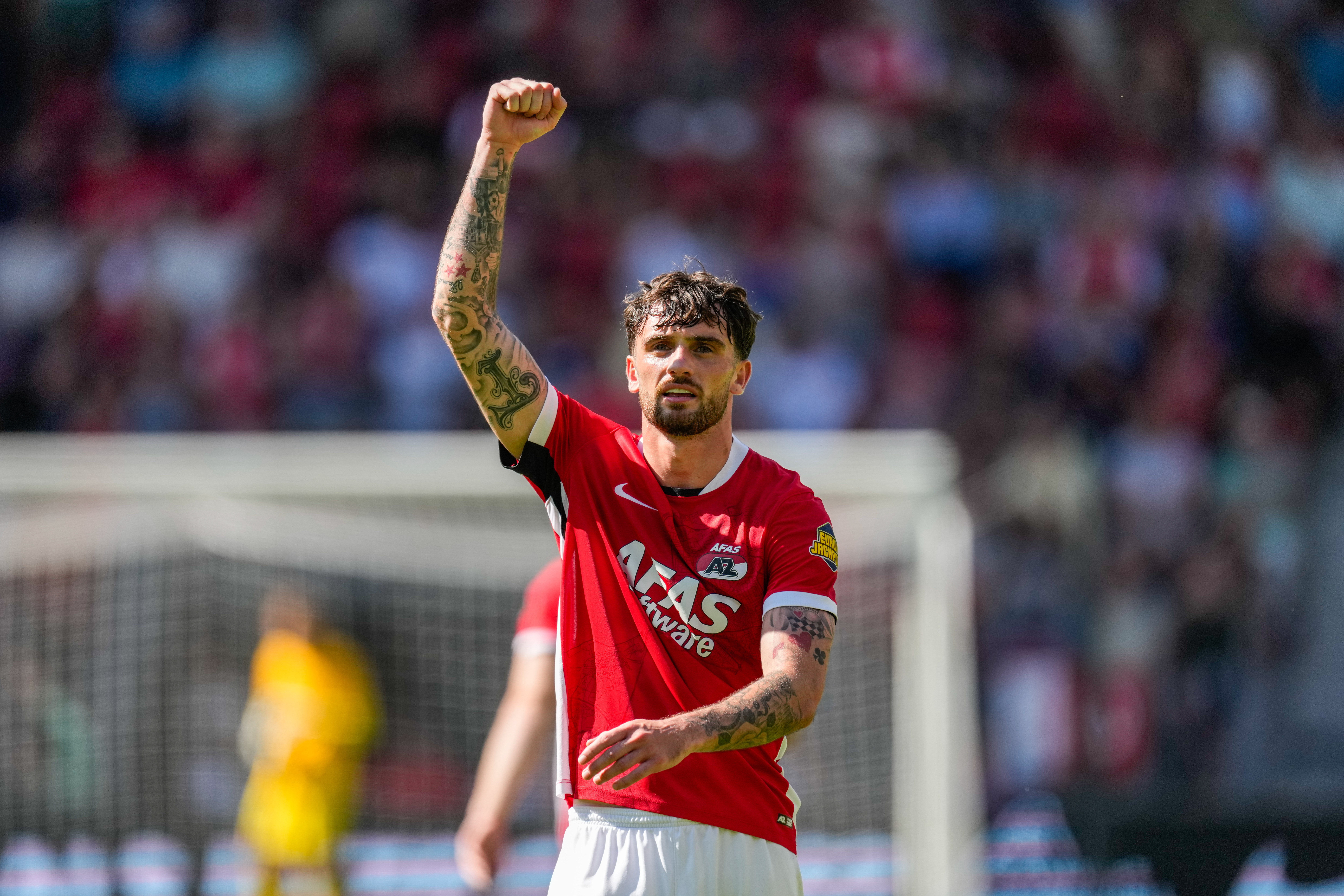 ALKMAAR, NETHERLANDS - AUGUST 10: Troy Parrott of AZ Alkmaar celebrates after scoring his teams fourth goal during the Dutch Eredivisie match between AZ Alkmaar and FC Groningen at AFAS Stadion on August 10, 2025 in Alkmaar, Netherlands. (Photo by Ed van de Pol/BSR Agency/Getty Images)