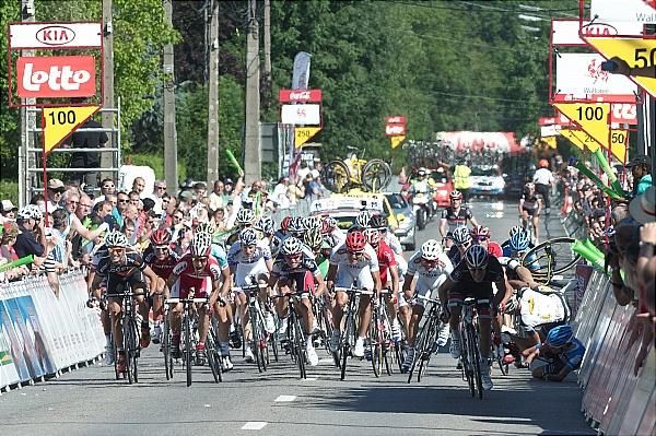 The sprint to the finish line was marred by a crash at 100m to go.