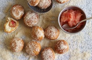 canape recipe_Apple doughnuts with apple purée
