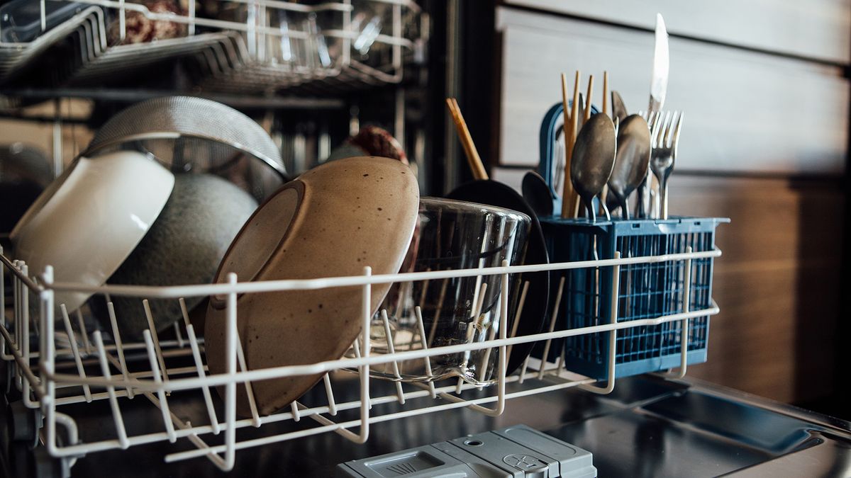 Things you shouldn&#039;t put in a dishwasher