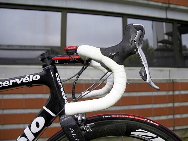 Like many pro riders, Schleck prefers a traditional handlebar bend.